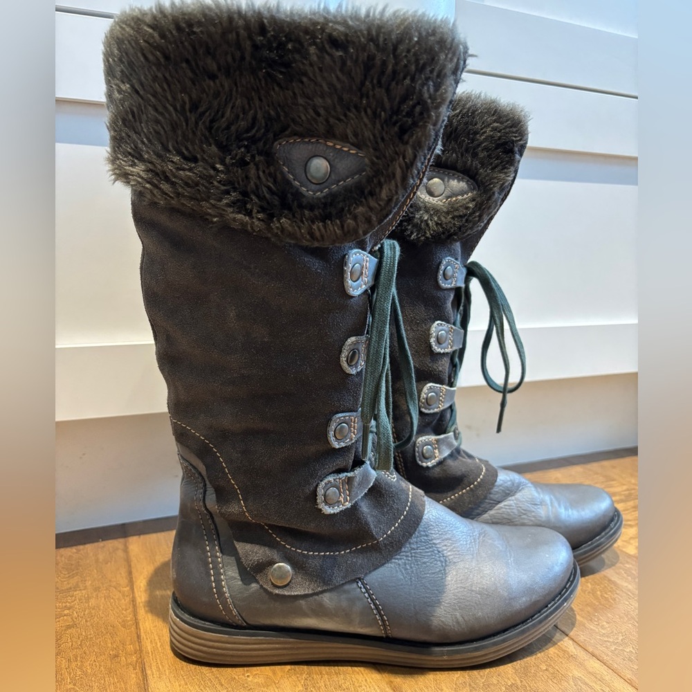 Stylish Grey Faux Fur-Lined Women's Bare Traps Boots